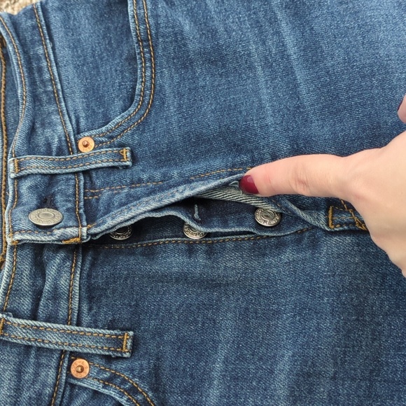 Levis blue wedgie straight button fly high rise straight leg cropped jeans - Picture 2 of 9